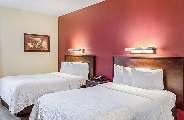 Vacation Day Is Always A Great Idea! 2 Relaxing Units, Near Memorial Stadium