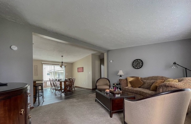 Vacation Delight-Two blocks from boat launch, park, beach and popular Newman St.