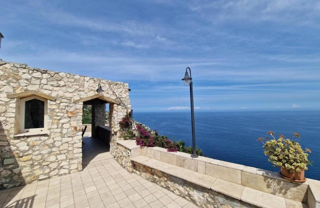 Ferienhaus "Oliventu" mit Meerblick, 5 privaten Terrassen und WLAN