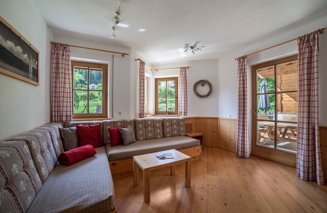 Ferienhaus Hof am Schloss mit Bergblick, WLAN und Garten