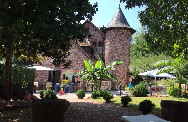 COLLONGES LA ROUGE, MOULIN AND ITS COTTAGE, SWIMMING POOL, AIR CONDITIONING, WI-FI