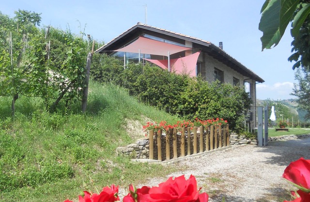 Vacation home surrounded by the vineyards of Barolo