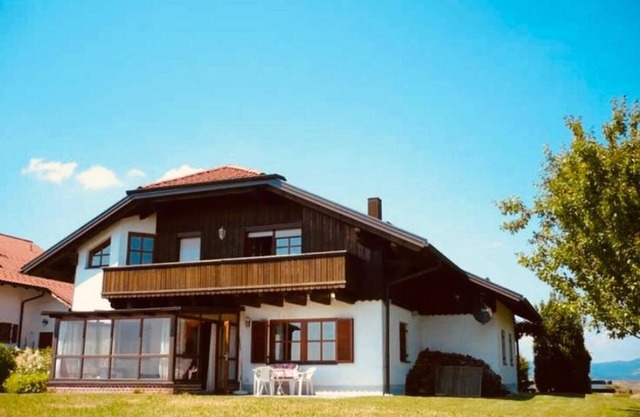 Ferienhaus "Adlerhorst" mit privater Terrasse, Balkon und WLAN