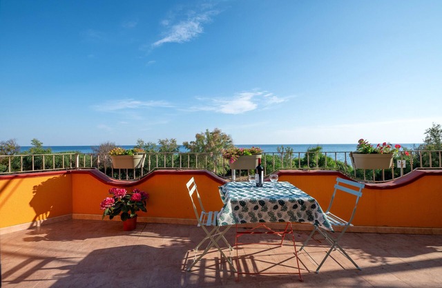 Ferienhaus "Appartamento Delle Sirene" mit Meerblick, privater Terrasse und WLAN