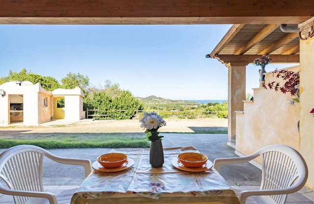 Vacation Home 'Appartamento Sole 5' with Sea View, Garden
