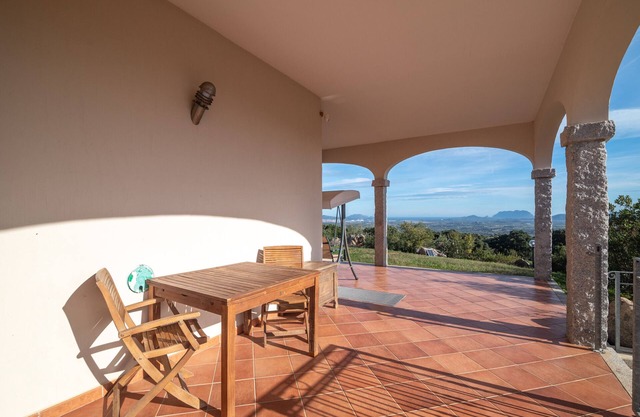 Vacation Home "Appartamento Bellavista" with Sea View, Private Terrace & Wi-Fi