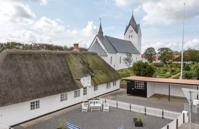 Vacation home "Armela" - 15.5km from the sea in Western Jutland in Skærbæk - 8 persons, 3 bedrooms