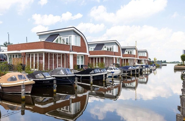 Schönes Haus mit Klimaanlage im Hafen von Uitgeest