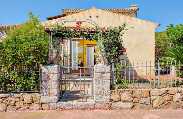 Vacation Home "Casa Bouganvillea" with Private Terrace, Private Garden & A/C