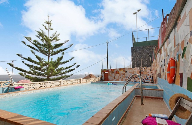 “Casa Rural El Arbol” Meerblick, Pool, Terrassen, WLAN und Sat-TV; Parkplätze vorhanden