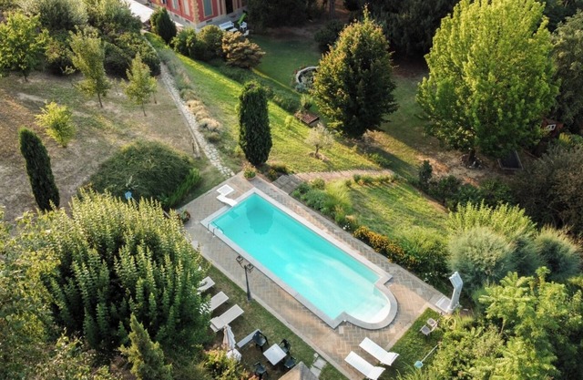 Ferienhaus 'Cascina Solaro' mit Gemeinschaftspool, Garten & WLAN