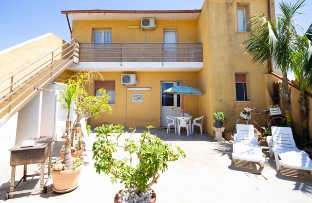 Ferienhaus Da Michele mit Meerblick, privater offener Terrasse und WLAN