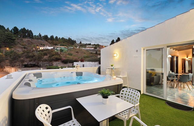 Ferienhaus "Ático Miranda" mit Whirlpool, Blick auf El Teide & WLAN