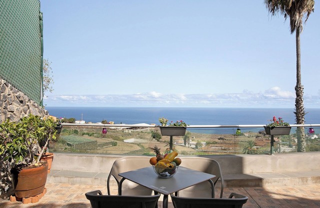 Ferienhaus "Bisangel" mit Meerblick, privater Terrasse und WLAN