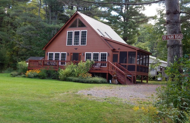 Ferienhaus w / Lake Rights - Familienfreundlich, drei Minuten zu Fuß zum Strand
