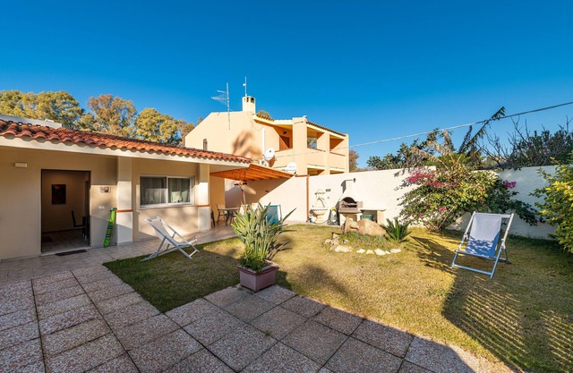 Ferienhaus 'Ibiscus Rosa 2' mit Bergblick, Terrasse und Klimaanlage