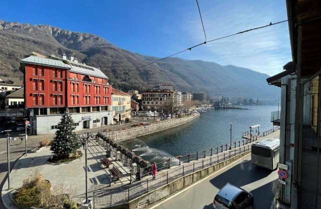 Vacation home IL GALLO - Lake view apartment with Jacuzzi