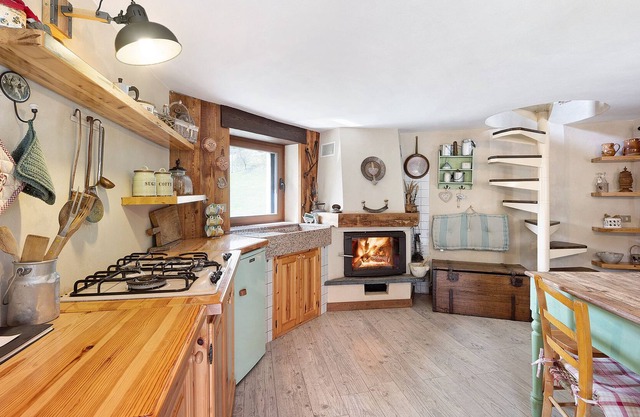 Vacation Home "Il Teccio Di Sandro" with Private Garden & Wi-Fi