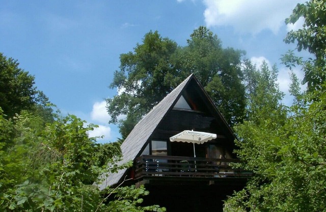 Komfort-Ferienhaus in ruhiger Südlage mit großem Freizeit- u. Sportangebot.