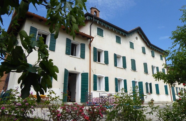Vacation Home in Montebelluna with 2 bedrooms sleeps 4