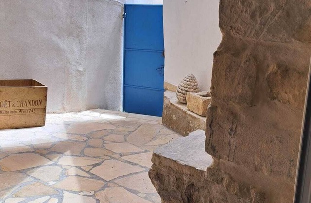 Vacation home in picturesque thousand-year-old cave