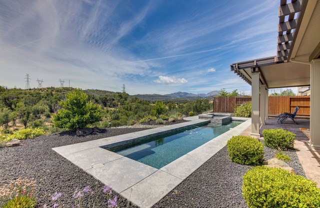 Vacation home just 3 minutes to Sacramento River
