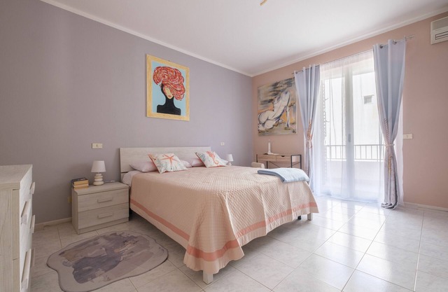 Vacation Home "La Casa Di Wioletta" with Sea View, Private Terrace & Wi-Fi