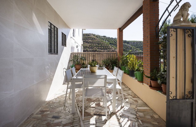 Ferienhaus 'La Villa Luci' in Viñuela (Málaga) mit Blick auf die Berge und nahe dem Meer
