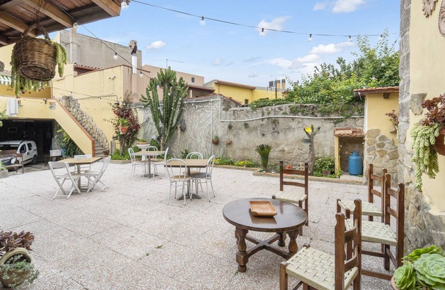 Vacation Home "Liori" with Shared Garden, A/C & Wi-Fi