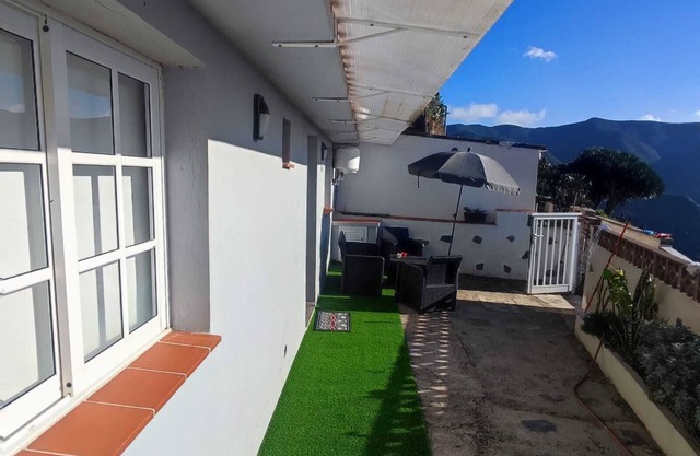 Ferienhaus 'Los Pinos' mit Meerblick und privater Terrasse