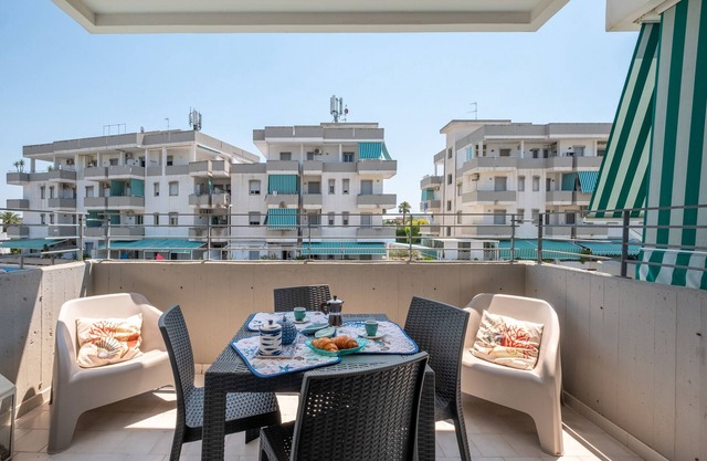 Ferienhaus 'Pineta Mare Flat' mit Meerblick, Klimaanlage und privater Terrasse
