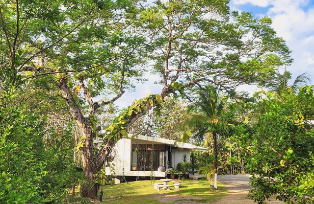 Modern Home Retreat in Montezuma – Sleeps 8