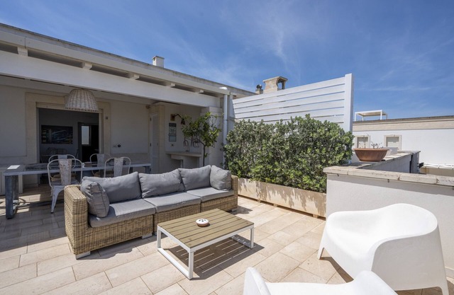 Ferienhaus "Rooftop Gallery, Savelletri" mit Meerblick, privater Terrasse und WLAN