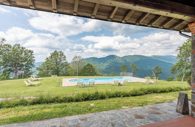 Ferienhaus "Serrino 4" mit Bergblick, Pool und WLAN