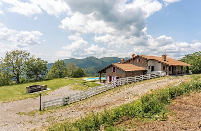 Ferienhaus "Serrino 5" mit Bergblick, Pool und WLAN