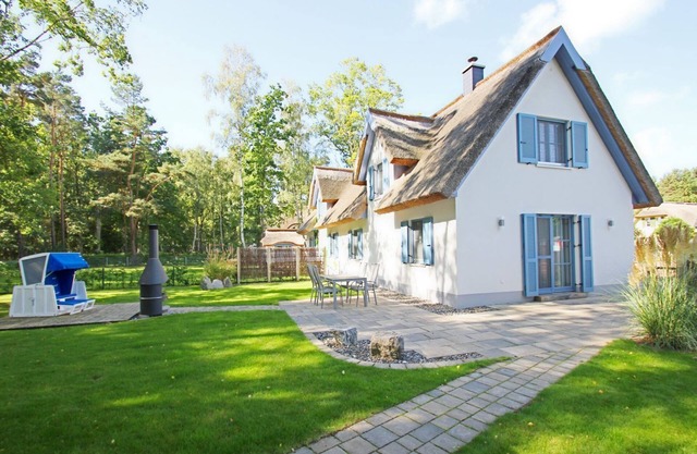 Ferienhaus Stranddistel - strandnah, Reetdach,mit Garten, Sauna, hundefreundlich