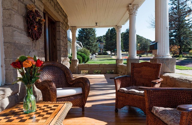 Vacation Home Upscale Great Location, Dog Friendly