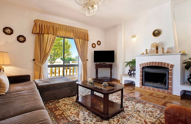 Ferienhaus Vivenda Ribeiro - A mit Bergblick, Kamin, WLAN, Garten, Terrasse und Balkon