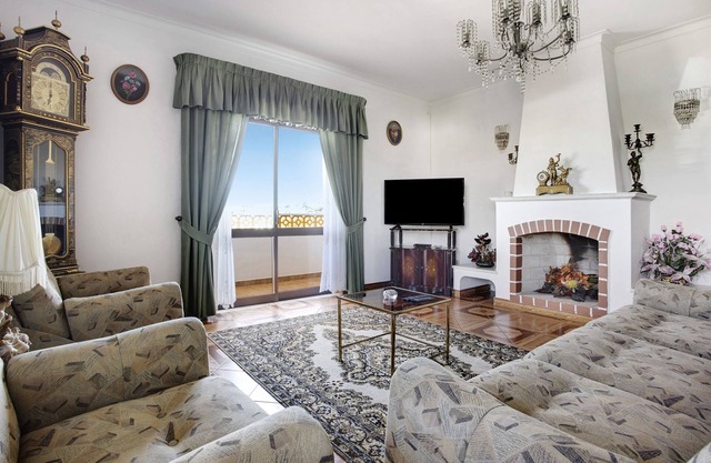 Ferienhaus Vivenda Ribeiro - B mit Bergblick, Kamin, WLAN, Garten, Terrasse und Balkon