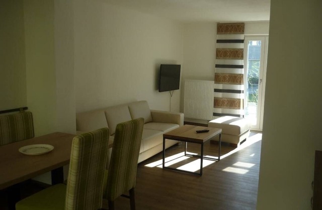 Feriendomizil mit Doppelbett, Stockbett und Balkon