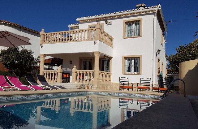 Ferienhaus mit Privatpool, 2 Schlafzimmer, WiFi, Aircondition, gratis Parken