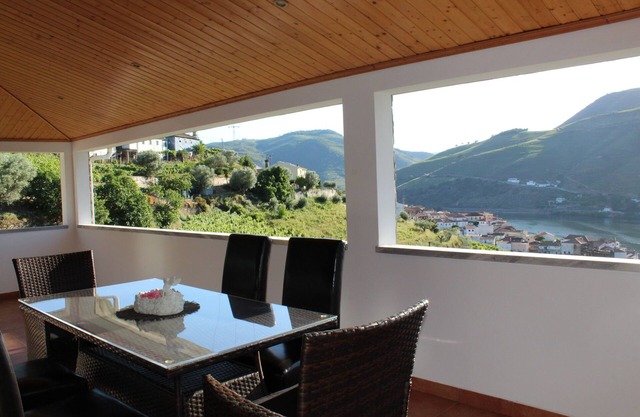 Vacation home with pool in the Douro