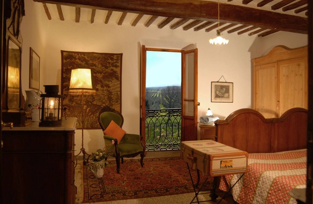 Urlaub in einer Wohnung in einem historischen Bio-Bauernhof mit Swimmingpool