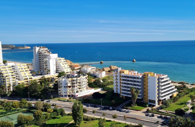 Vacation in the Algarve: Fantastic view of the Atlantic, 5 minutes to the beach.