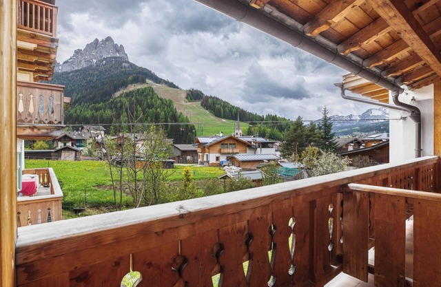 Ferienwohnung "Ciasa Lino Aloch" mit Bergblick & WLAN