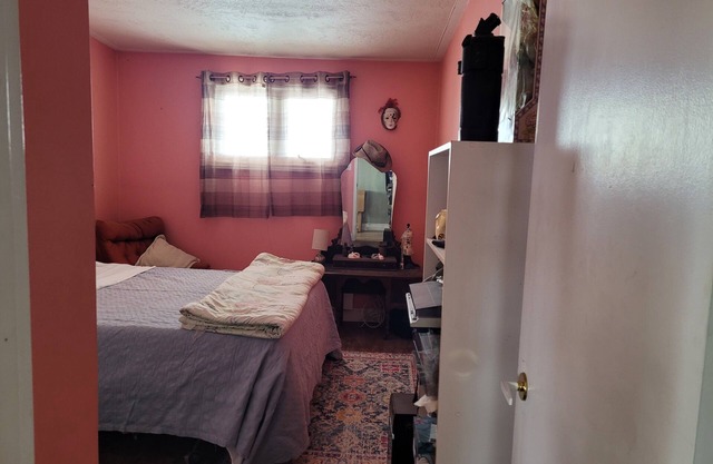 Vacation on picturesque and private 200 feet of waterfront.