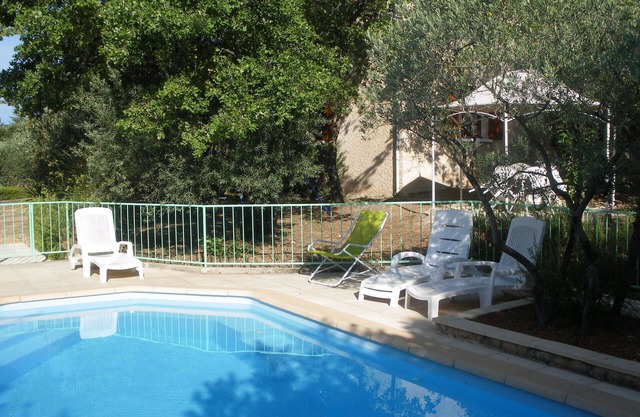 Ferienhaus mit eingezäunten Pool in Cabrières d'Avignon, im Luberon