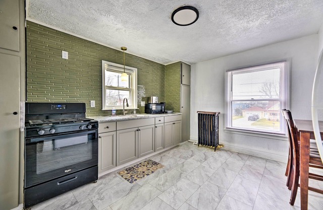 Vacation Rental ~ 2 Mi to Highmark Stadium!