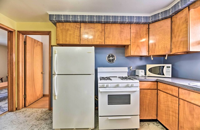 Vacation Rental ~ 9 Mi to Downtown Buffalo!