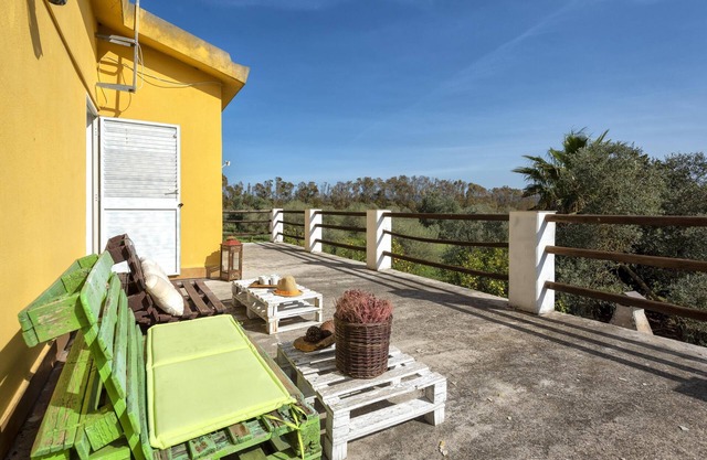 Ferienhaus 'Country Alguerhouse' mit großen offenen Terrassen und Balkon